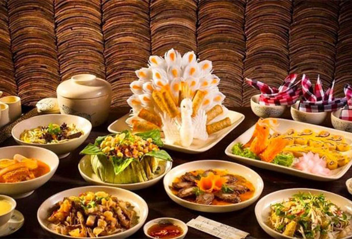 KHÁM PHÁ ẨM THỰC HUẾ